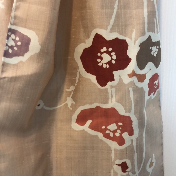 Jim Thompson Stunning Thai Silk Scarf Wrap. Elegant Poppy Flowers Design - Picture 7 of 8